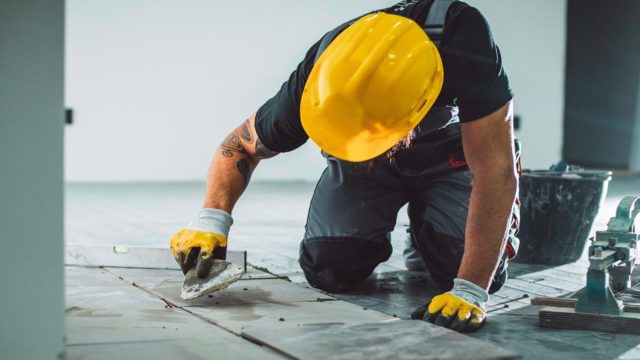 El Trabajo De Albañil, Una Profesión Denostada En España: «Antes Ganabas 3.000 O 4.000 Euros»