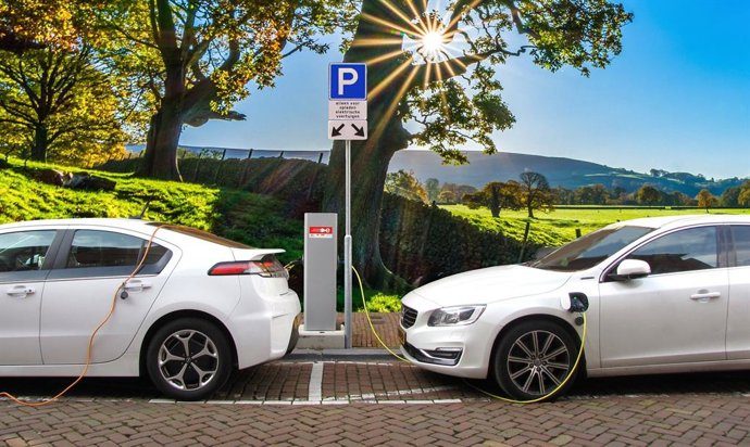 El Coche Eléctrico Se Queda Atrás En España Con Cargadores Fuera De Servicio Y Una Red Insuficiente 6 El Verdadero Cuello De Botella: La Administración