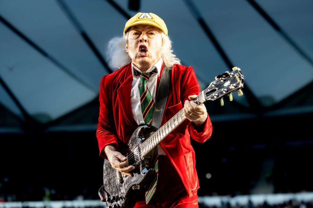 Ac/Dc Vuelve A Brillar En Madrid A Pesar Del Horroroso Sonido Del Metropolitano 1 Europapress 6854600 Guitarrista Banda Ac Dc Angus Young Concierto Ac Dc Estadio Wanda