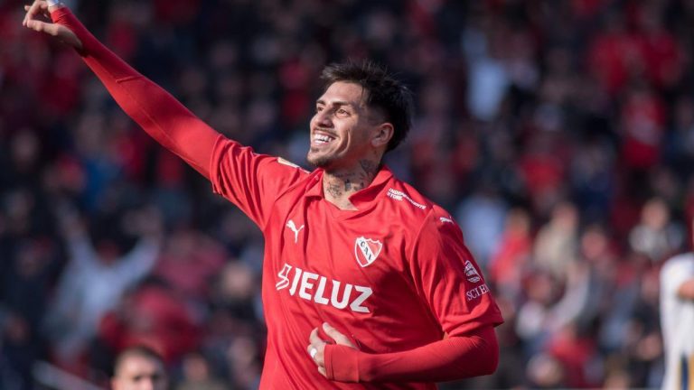 Kevin Lomónaco elige entre Oviedo y Betis