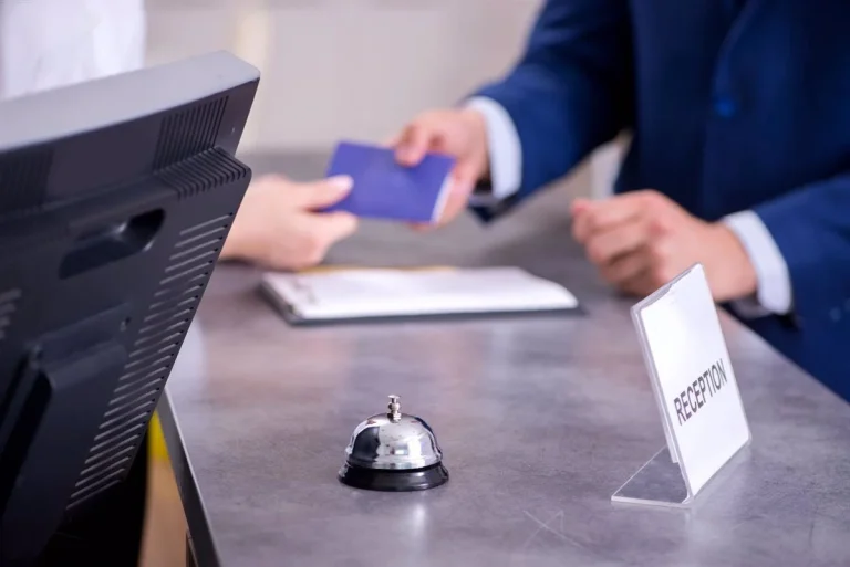 La Agencia de Protección de Datos se pone seria: Adiós a las fotocopias de DNI y a los abusos de las reservas en los hoteles