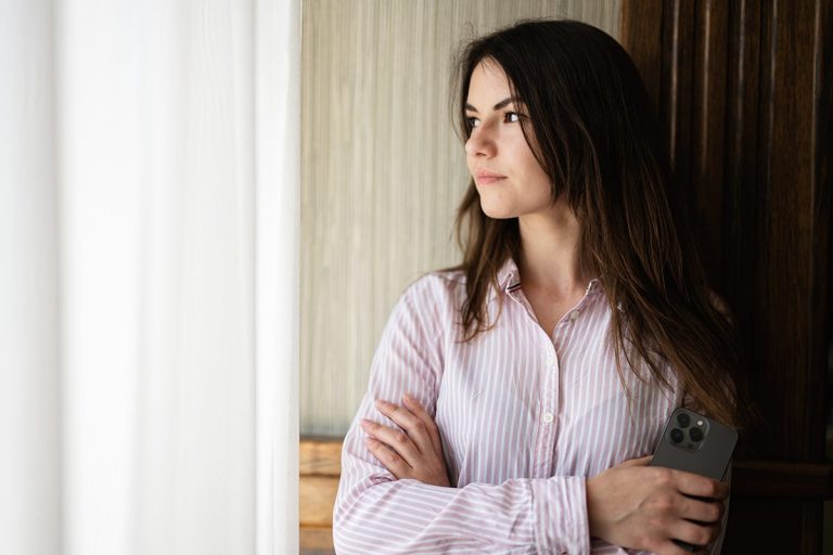 La ciencia explica cómo son las personas que hablan solas