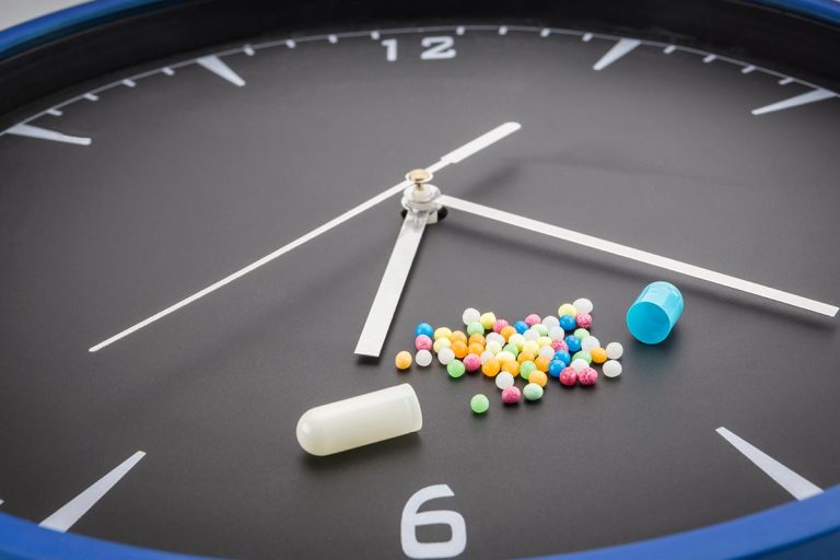 La hora a la que se toma un medicamento influye en su eficacia y este es el motivo
