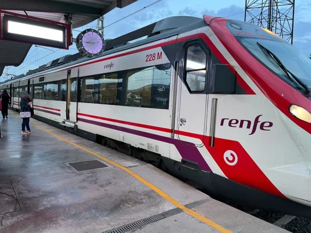La Odisea De Viajar: Renfe Cercanías Vuelve A Cobrar El Abono Mientras Suben El Pan, El Alquiler… Y El Calor