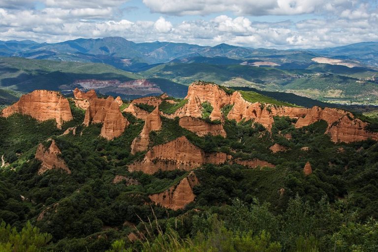 Las ‘minas de oro’ romanas que tiñeron de rojo un paisaje entero en León y hoy son Patrimonio de la Humanidad