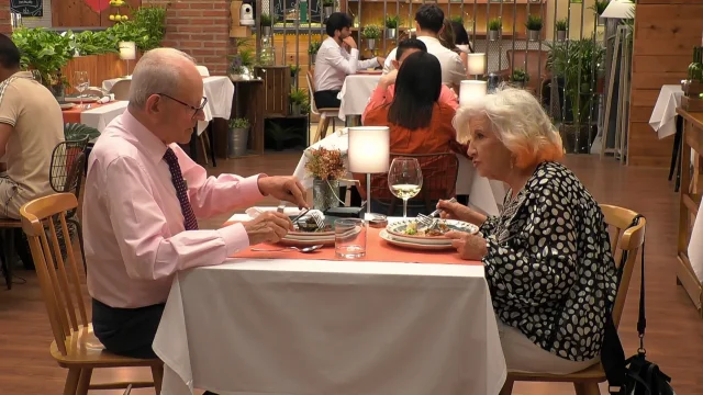 Le Frena Los Pies A Su Cita En ‘First Dates’ Por Maleducado