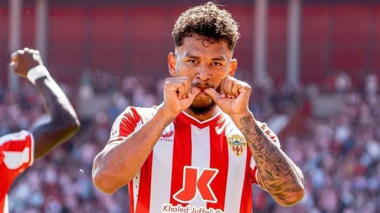 El sustituto de Luis Suárez en el Almería desata polémica con rival directo por el ascenso