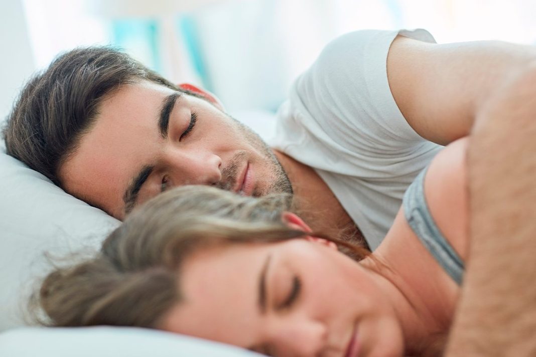 MEJORA DE LA SALUD CARDIOVASCULAR POR DORMIR EN PAREJA