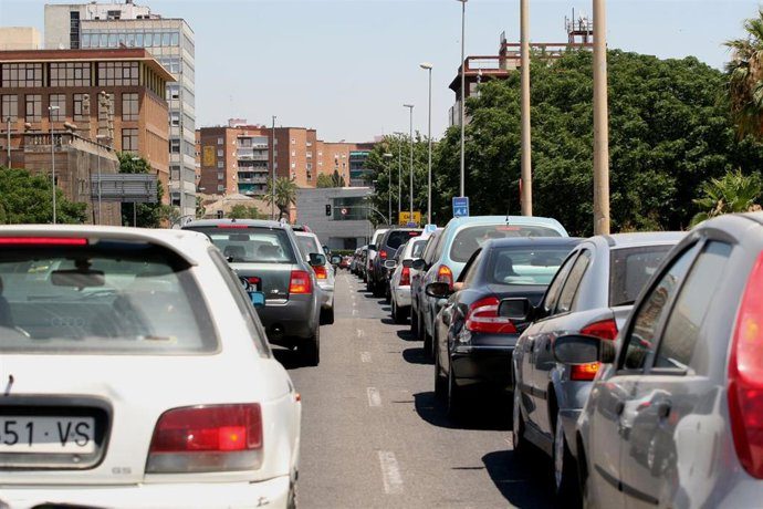 Los Nuevos Planes De La Dgt Pasan Por Pagar Un Euro Al Día, Compartir Trayecto O Quedarte Sin Aparcar 1 Obligatorio Viajar Con Al Menos Dos Ocupantes Por Coche En Horas Punta: La Propuesta Estrella De La Dgt Para Reducir Atascos