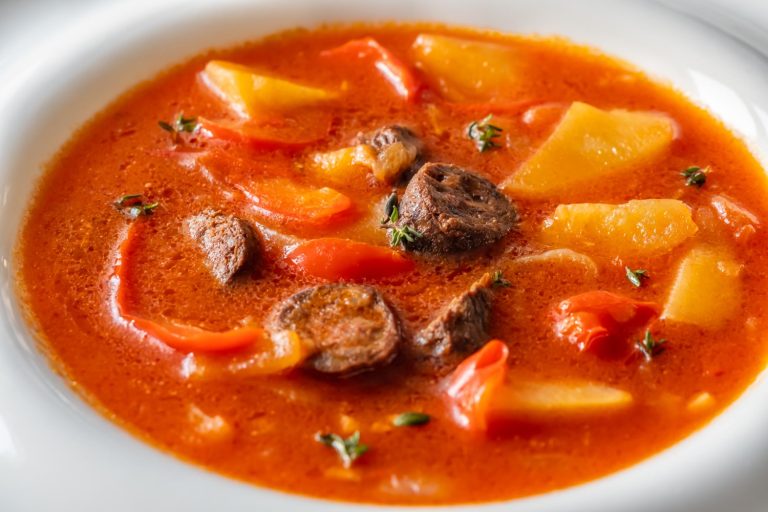 Patatas a la riojana con un giro: el sencillo gesto que multiplica por diez el sabor del chorizo