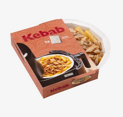 Una combinación explosiva: patatas, carne kebab y salsa especiada