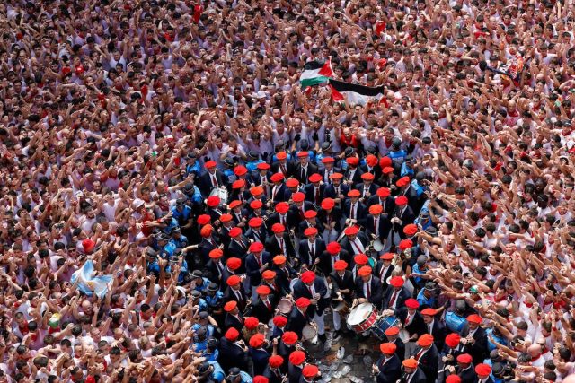 Sanfermines 2025 Arranca Con Pañuelos Rojos, Cohetes Y Un Polémico Grito Político Que Da La Vuelta Al Mundo