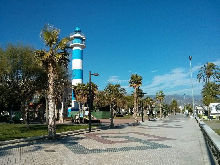 El sendero que te lleva a un mirador sobre el mar: un rincón secreto en la Costa del Sol