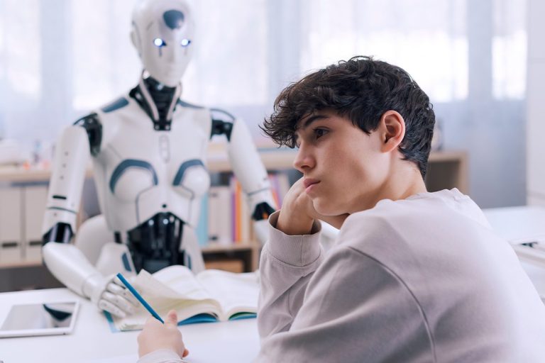 Un estudio de Stanford confirma que la inteligencia artificial no da buenos consejos ni es terapéutica