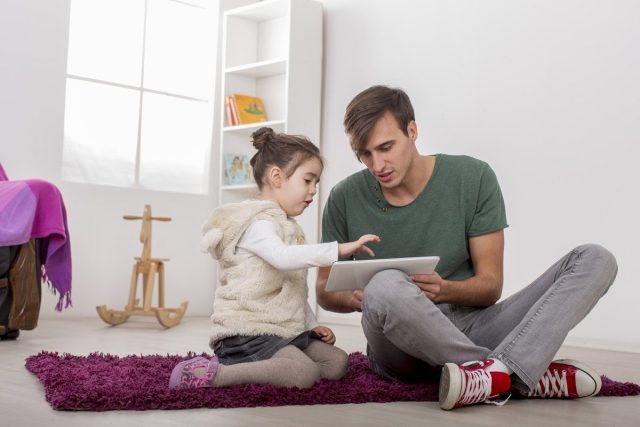 Ya Hay Fechas Para El Permiso Parental Retribuido Ante La Amenaza De Multa De La Ue