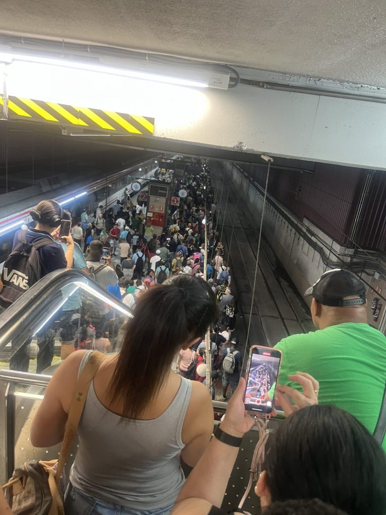 Óscar Puente Y El Presidente De Renfe Presumen Del Cercanías Mientras Se Abandona Al Sur De Madrid 1 Aglomeraciones En El Cercanías De Parla