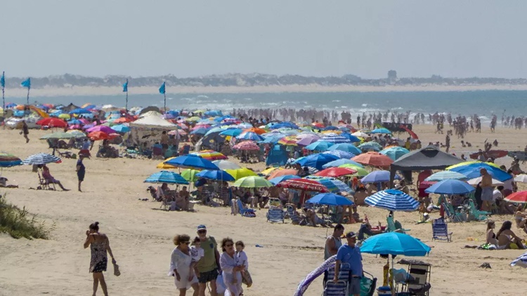 Andalucía Y El Verano: Casi La Mitad De Los Hogares Andaluces No Se Puede Permitir Unas Vacaciones 2 Andalucia Playas Verano Familias No Puede Vacaciones