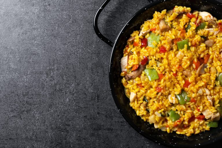La paella valenciana original lleva este ingrediente inesperado que nadie menciona