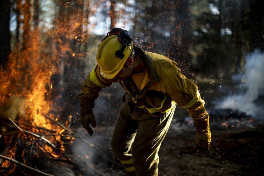 «Compramos Papeletas Para La Rifa Del Cáncer»: Los Bomberos Forestales De Madrid, En Huelga Por Sus Condiciones Laborales 1 Bomberos Forestales Reclaman Poner Fin A Un &Quot;Convenio Obsoleto&Quot; Y El Fin De La Temporalidad