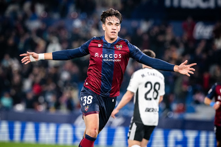 El Heredero De Panichelli En Anduva Ya Mete Miedo En Laliga Hypermotion 1 Carlos Espi Panichelli Levante Ud Mirandes