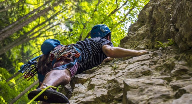Cascos de escalada y seguridad en montaña: lo que debes saber