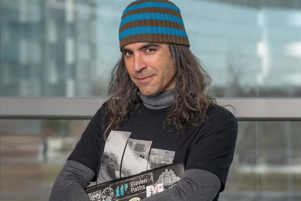 La Historia Del Gorro De Chema Alonso, El Nuevo Hacker Del Fútbol Español Repudiado Por Telefónica 3 Chema Alonso Cuando Era Chief Digital Officer De Telefónica