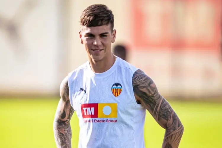 Enzo Barrenechea Incendia Su Fichaje Por El Valencia Cf: Maniobra Clave 1 Enzo Barrenechea