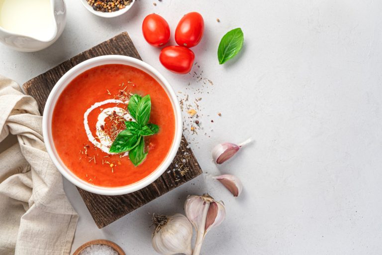 Así se prepara un gazpacho sin pan ni pepino del chef Dani García que potencia el sabor del tomate al 100%