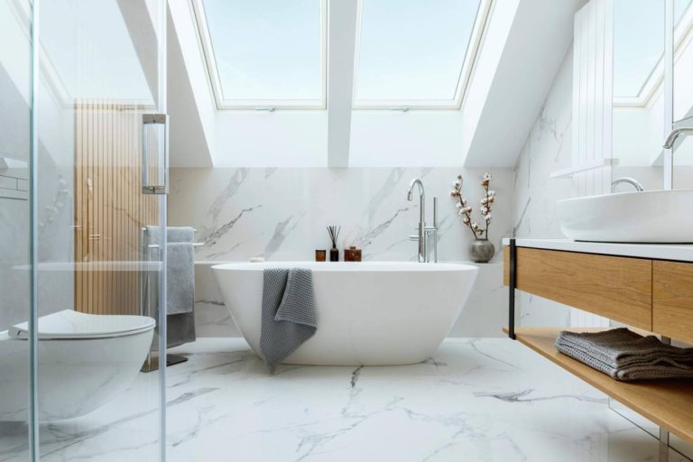 Balnearian ofrece muebles de baño y platos de ducha fabricados en España con envío y garantía incluidos