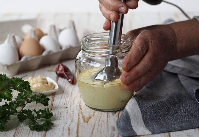 La mayonesa que nunca se corta: el método infalible en 30 segundos que usan los chefs