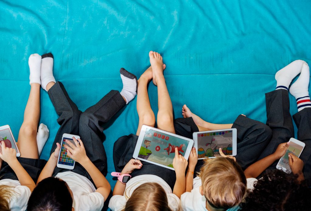 Los Niños Acceden Cada Vez Antes A Móviles Y Dispositivos Con Internet
