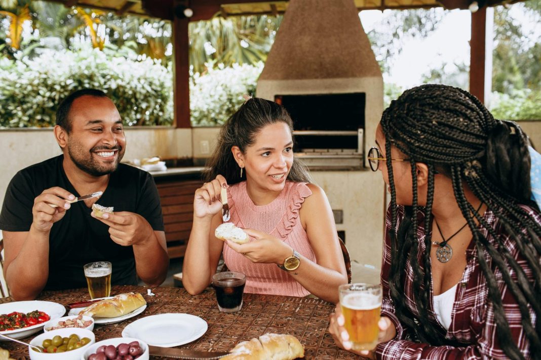 Cómo influye el entorno en el consumo de cerveza o vino