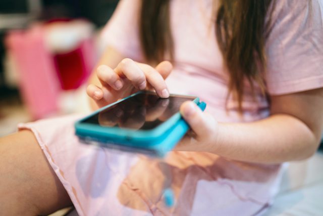 Casi La Mitad De Los Niños Españoles Usan Móviles Con Internet Antes De Los 8 Años