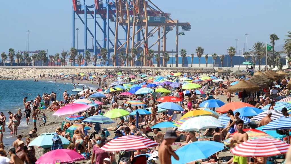 3 De Cada 4 Españoles Se Van De Vacaciones En Verano Gastando Cerca De 1.000 Euros De Media 1 Vacaciones Verano Españoles