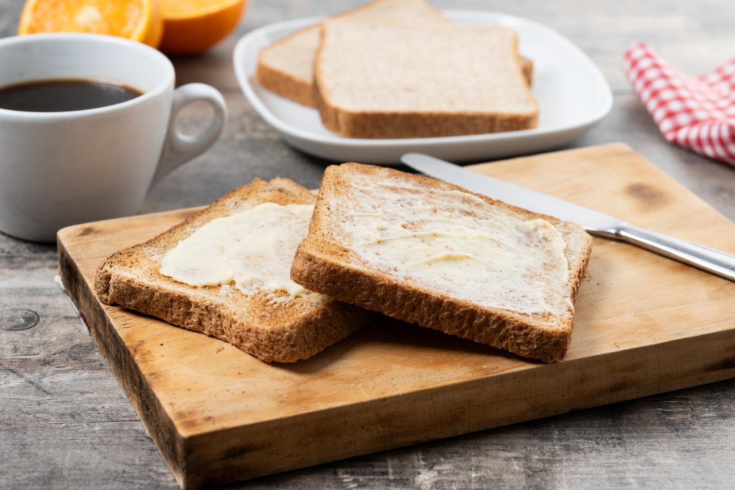Dra. Sandra Tronco, Cardióloga, Sentencia: &Quot;Este 'Veneno' Blanco De Las Tostadas Eleva Tu Colesterol Malo Un 30% Más Que El Azúcar&Quot; (Y La Usas Diariamente) 3 Tomar Conciencia De Lo Que Ponemos En Nuestro Plato Cada Día Es El Primer Paso Para Mejorar Activamente Nuestro Bienestar Y Reducir El Riesgo De Tener El Colesterol Alto.