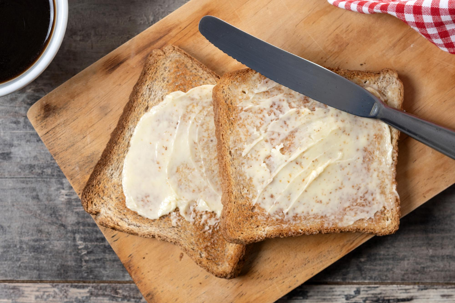 Dra. Sandra Tronco, Cardióloga, Sentencia: &Quot;Este 'Veneno' Blanco De Las Tostadas Eleva Tu Colesterol Malo Un 30% Más Que El Azúcar&Quot; (Y La Usas Diariamente) 2 Aprender A Leer El Etiquetado De Los Productos Es La Herramienta Más Poderosa Para Proteger Tus Arterias Y Mantener A Raya El Colesterol.