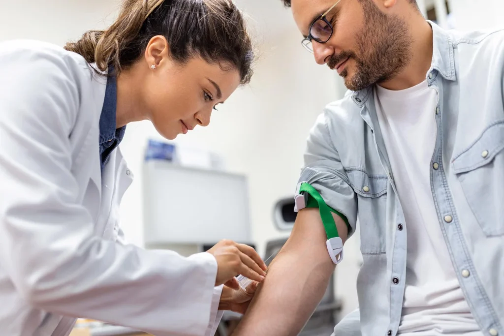 José Iruttia (52), Médico, Nos Cuenta Cada Cuánto Tiempo Hay Que Hacerse Un Análisis De Sangre: &Quot;Lo De Una Vez Por Año Es Un Mito, Te Lo Tienes Que Hacer Cada...&Quot; 3 La Frecuencia Ideal No Es Una Cifra Mágica, Sino El Resultado De Una Conversación Honesta Entre Tú Y Tu Médico De Confianza.