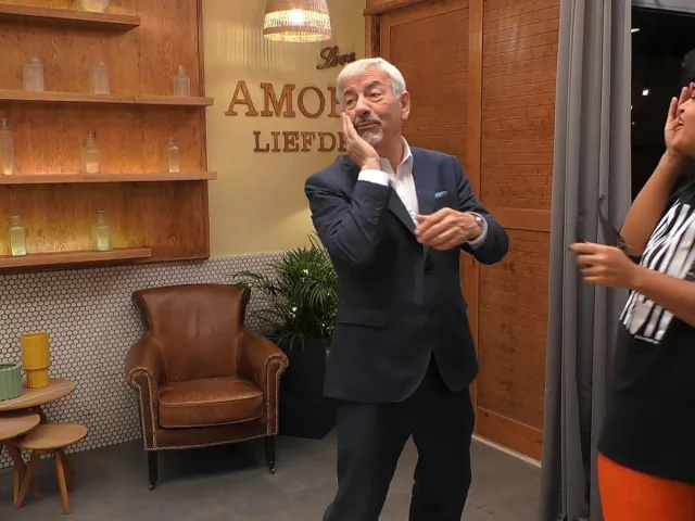 El Día Que Carlos Sobera «Casi» Pierde Un Ojo En ‘First Dates’ Por El Particular Accesorio De Una Comensal