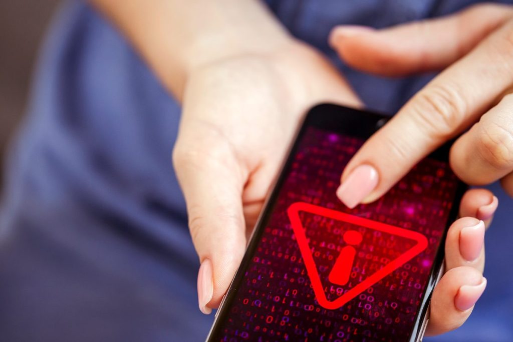 CÓMO PROTEGERSE DE LAS ESTAFAS DIGITALES