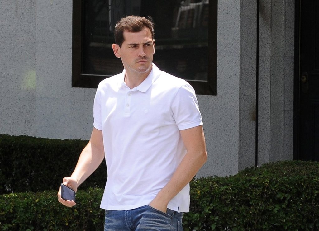 Casillas responde con indiferencia tras el chat ironico entre sus exparejas