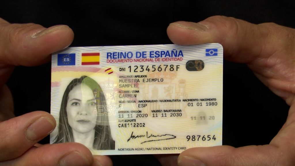 ¿Cómo pasamos a heredar apellidos en España?