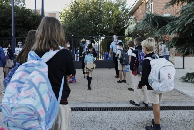 De Uniformes Heredados A Mochilas De Segunda Mano: Así Se Las Ingenian Las Familias Para Que La Vuelta Al Cole No Rompa El Bolsillo