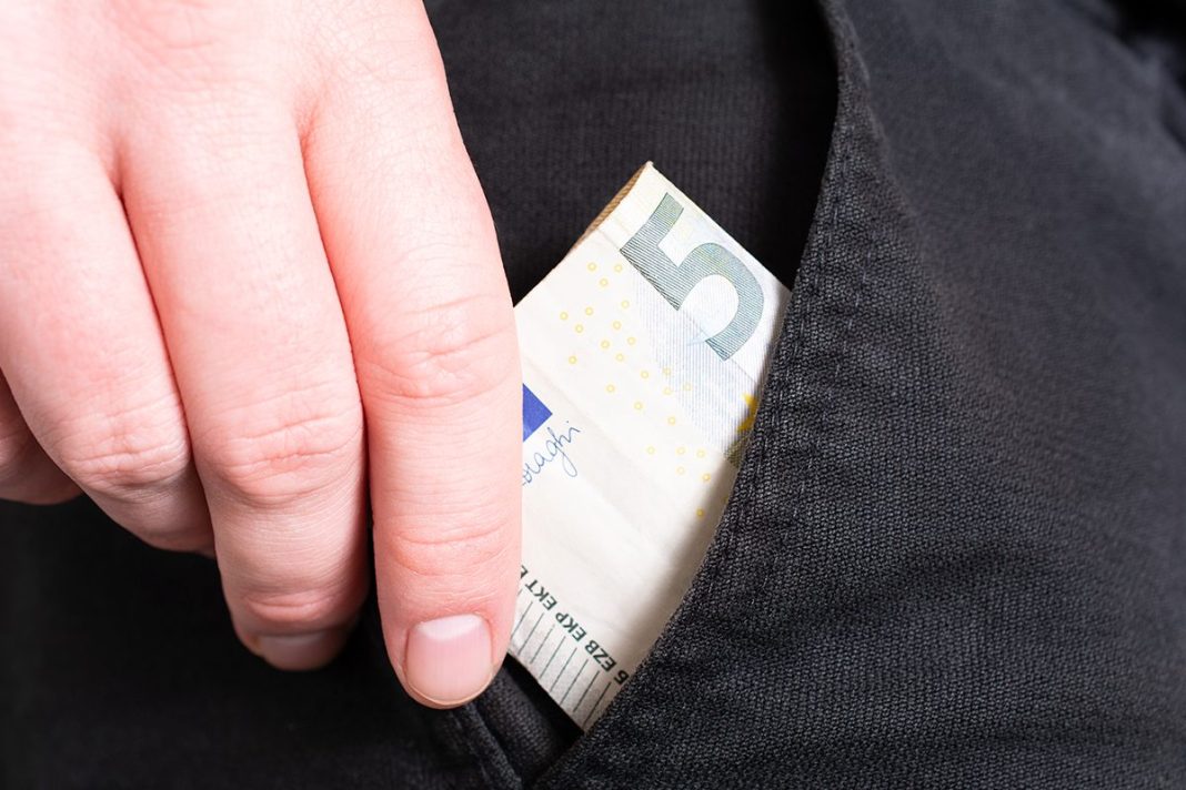 EVITA LAS ESTAFAS CON BILLETES FALSOS