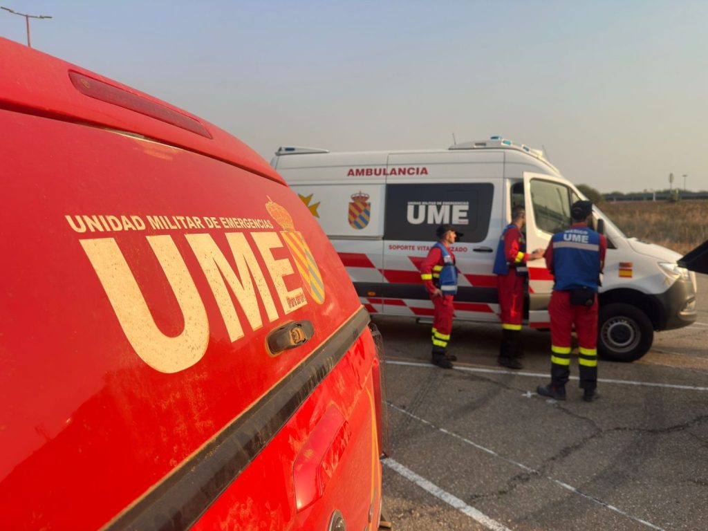 Bomberos Forestales Estallan Por Los Militares, Voluntarios Y Vecinos En Los Incendios: &Quot;Nuestra Cara Era Para Enmarcar&Quot; 1 Efectivos Militares De La Ume Luchan Contra Los Incendios Forestales