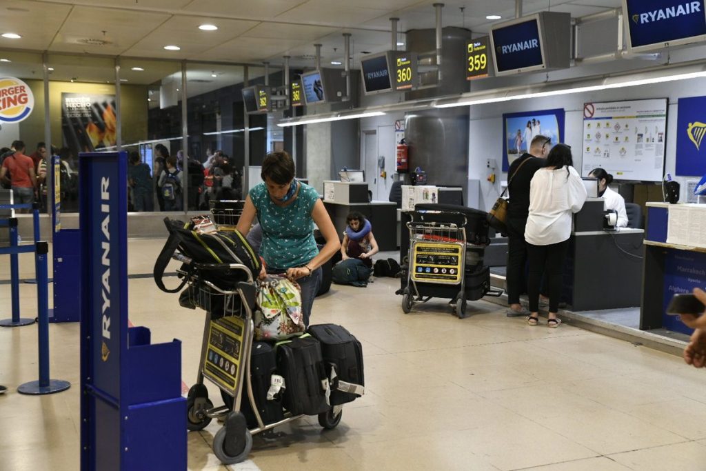 Ryanair Permite Llevar Una Maleta Más Grande Sin Coste Adicional: Buenas Noticias Para Tu Próxima Escapada 2 El Nuevo Tamaño Aprobado: ¿Cuánto Más Cabe En Tu Maleta De Mano?