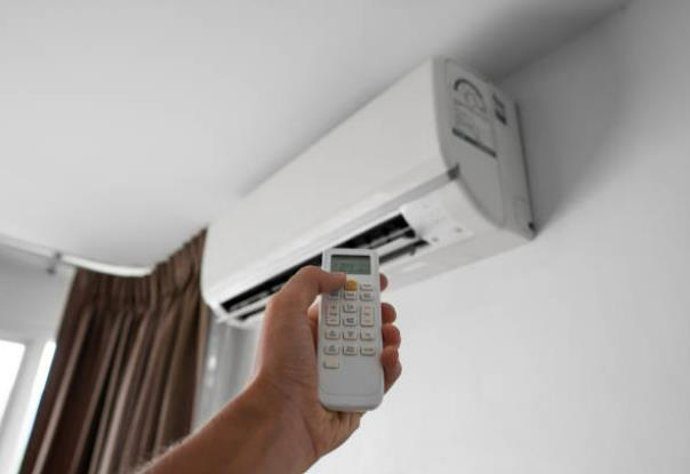 El Aire Acondicionado, El Nuevo 'Lujo Obligatorio' Que Hunde Los Ahorros Familiares En España 2 Familias Atrapadas Entre El Calor Extremo Y Facturas Eléctricas Inasumibles