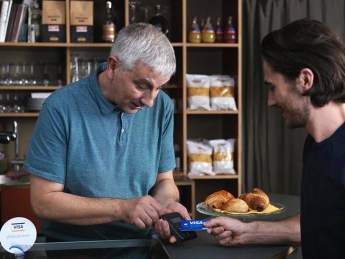 Se Apaga El Comercio De Barrio: Cada Día Cierran 235 Autónomos Y 1.300 Tiendas Echan El Cierre En Julio 3 La Falta De Relevo Generacional Y El Auge De Las Grandes Plataformas Agravan La Crisis Del Comercio De Proximidad