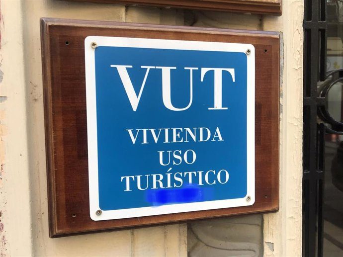 Locales De Barrio Desaparecen Para Dar Paso A Negocios Turísticos, Dejando Calles Cada Vez Más Irreconocibles