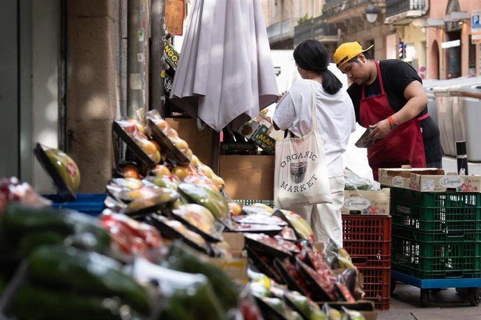 Se Apaga El Comercio De Barrio: Cada Día Cierran 235 Autónomos Y 1.300 Tiendas Echan El Cierre En Julio 2 Los Datos De Julio Confirman La Sangría: Más De 7.700 Autónomos Y 1.300 Negocios Han Desaparecido En Solo Un Mes