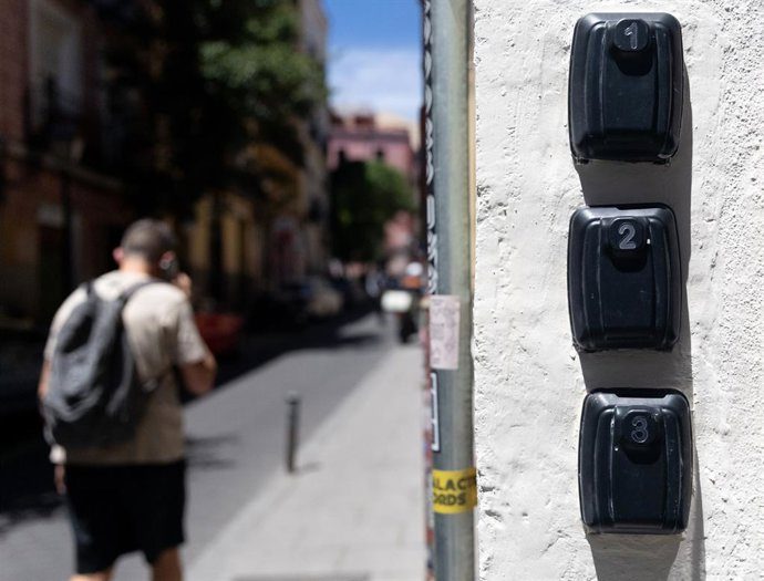 Ni Por Curiosidad Ni Por Paquetes: El Supremo Dice Que Grabar A Tus Vecinos Desde La Mirilla De Tu Casa Es Pasarse De La Raya 3 Los Jueces Advierten Que La Comodidad No Puede Anteponerse A Los Derechos Fundamentales De Los Vecinos